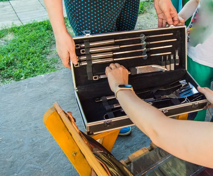 What is the classification of tools on the trolley?